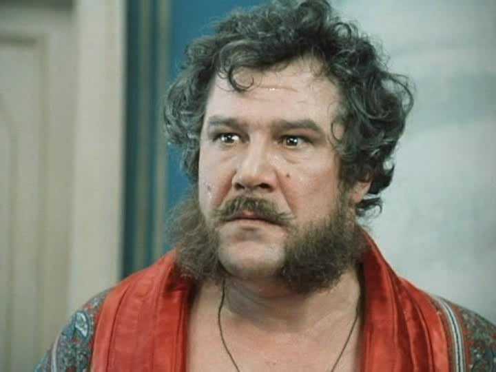 «Экой скверный барин»: жители Луги прошлись Гоголем по главврачу санатория